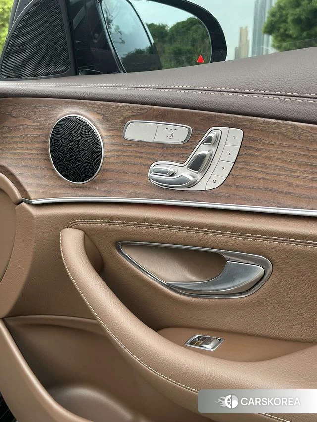 Mercedes-Benz E-class 2021 Черный из Китая