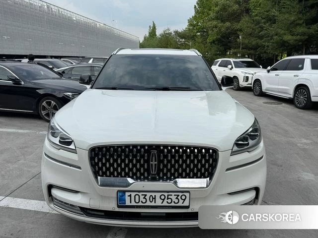 Lincoln Aviator 2nd generation 2023 Белый из Кореи