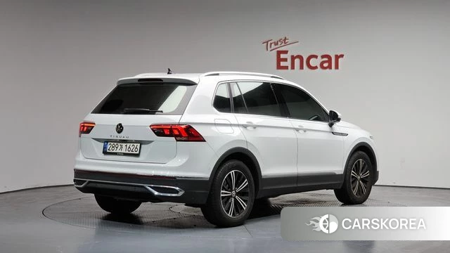 Volkswagen Tiguan second Generation 2021 Белый из Кореи