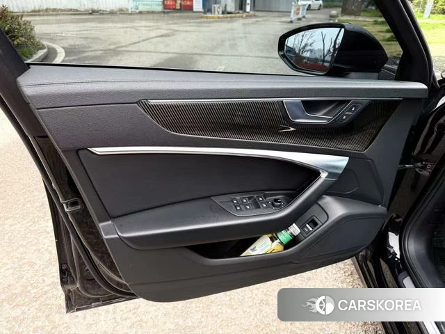 Audi A6L 2022 Черный из Китая