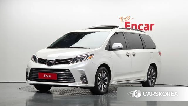 Toyota Sienna 2018 Белый из Кореи