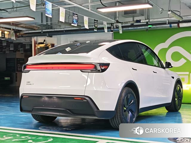 Tesla Model Y 2025 Белый из Китая