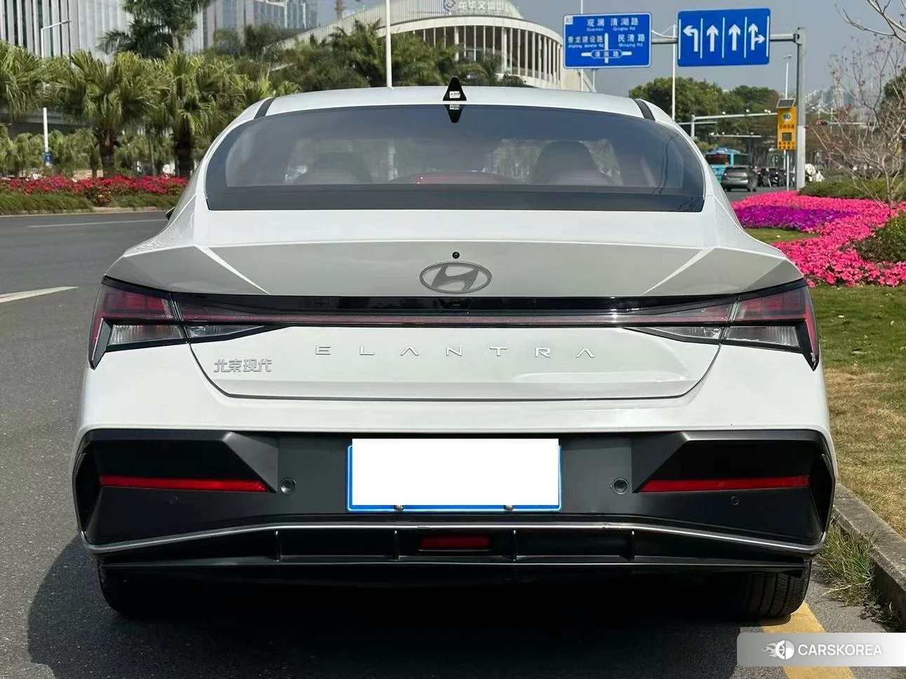 Hyundai Elantra 2023 Белый из Китая
