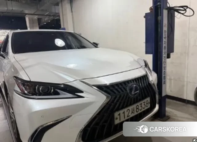 Lexus ES300h 7th generation 2021 Белый из Кореи