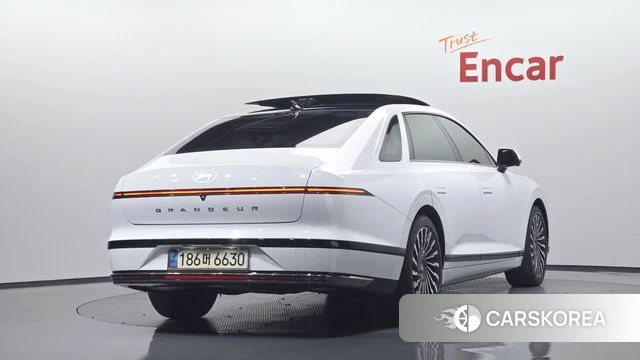 Hyundai Grandeur Hybrid (GN7) 2023 Белый из Кореи