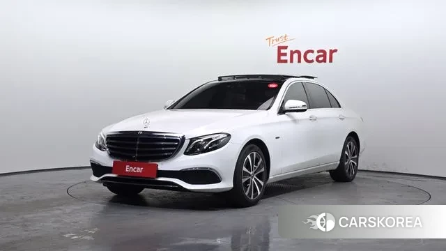 Mercedes-Benz E-Class W213 2019 Белый из Кореи