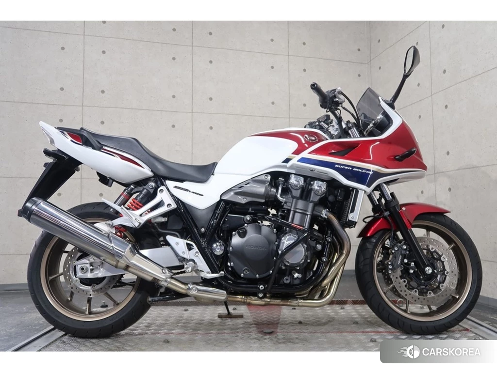 Проданный Honda CB1300SF BOLDOR ABS 2017 из Японии, фото 2
