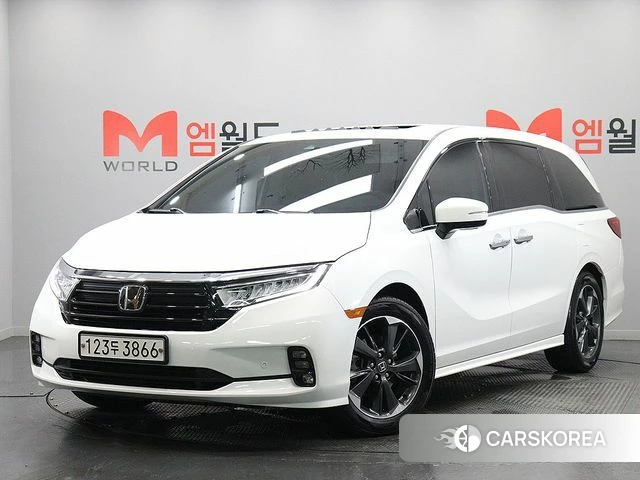 Honda Odyssey 2023 Белый из Кореи
