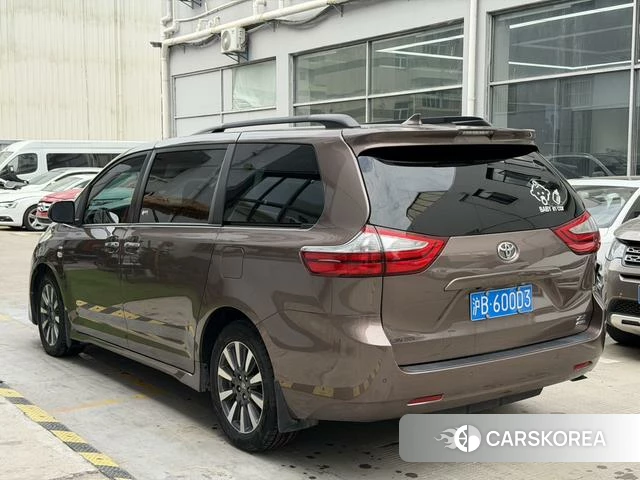 Toyota Sienna 2018 Шампань из Китая