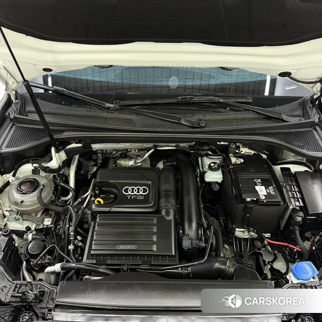 Audi Q3 2023 Белый из Китая