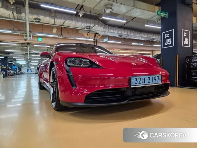 Porsche Taycan 2021 Красный из Кореи