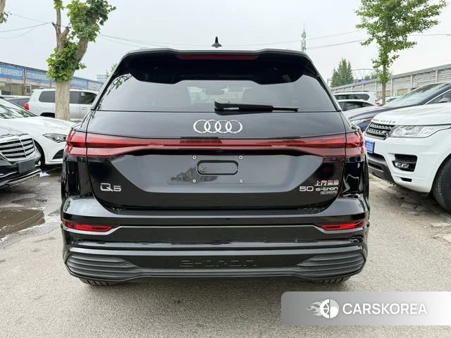 Audi Q5 e-tron 2022 Черный из Китая
