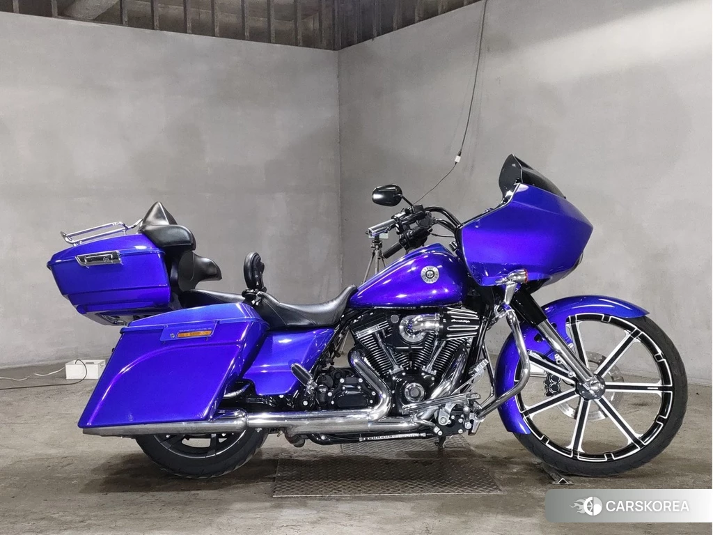 Проданный Harley-Davidson Road Glide FLTRXSE1800 CVO 2012 из Японии