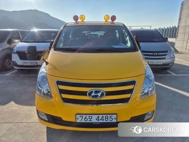 Hyundai Grand Starex 2018 Желтый из Кореи