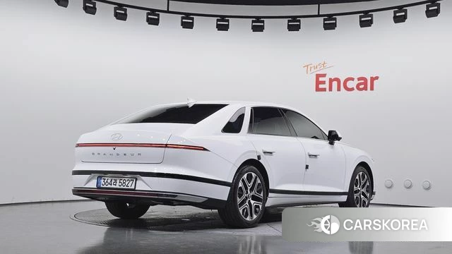 Hyundai Grandeur Hybrid (GN7) 2023 Белый из Кореи
