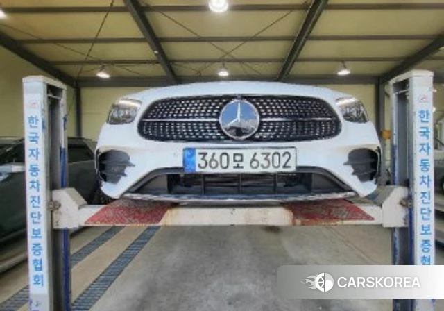 Mercedes-Benz E-Class W213 2021 Белый из Кореи