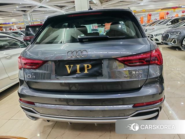 Audi Q3 2022 Темно-серый из Китая