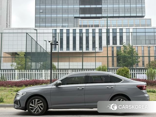 Volkswagen Lavida 2024 Темно-серый из Китая