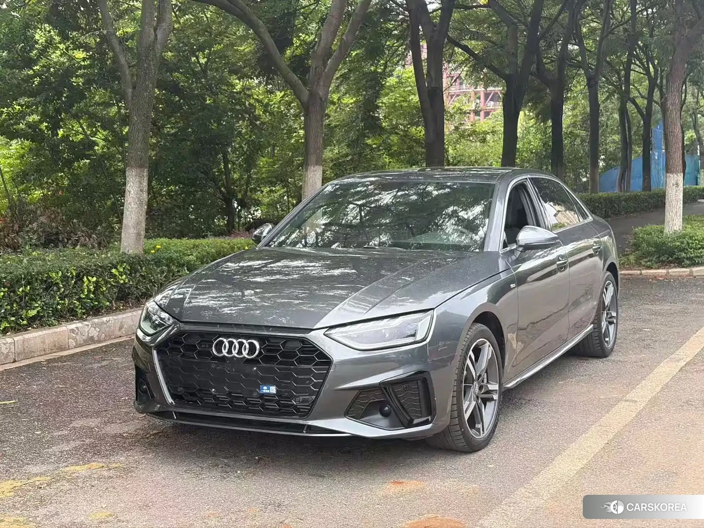 Audi A4L 2021 Silver/gray из Китая