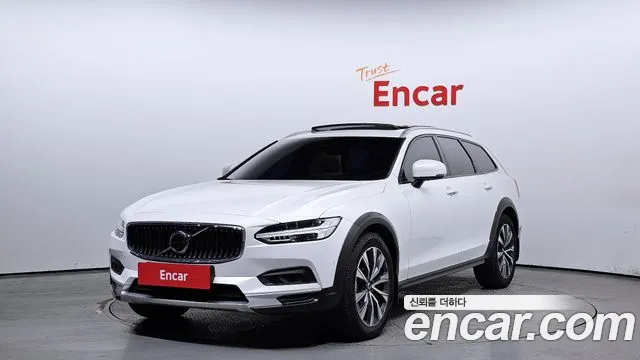 Volvo V90 Cross-Country 2023 Белый из Кореи