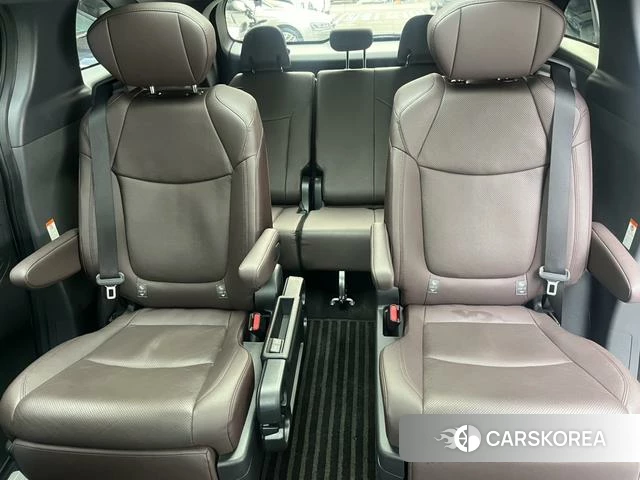 Toyota Grevia 2023 Серебристо-серый из Китая