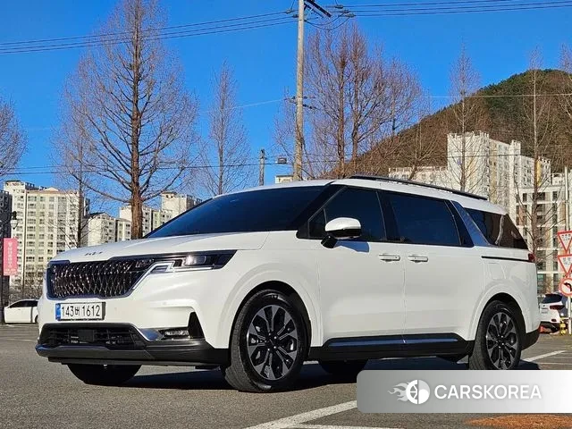 Kia Carnival 4th generation 2023 Белый из Кореи
