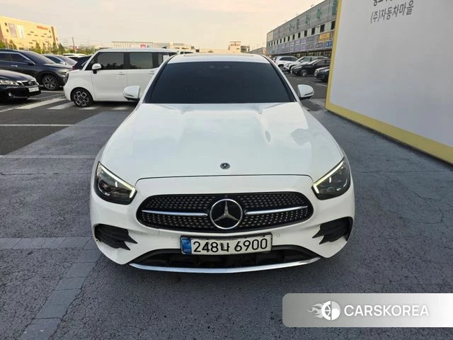 Mercedes-Benz E-Class W213 2021 Белый из Кореи