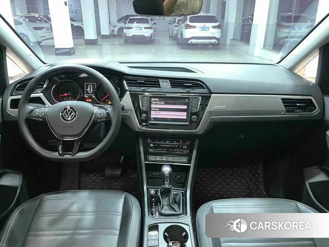Volkswagen Touran L 2022 Белый из Китая
