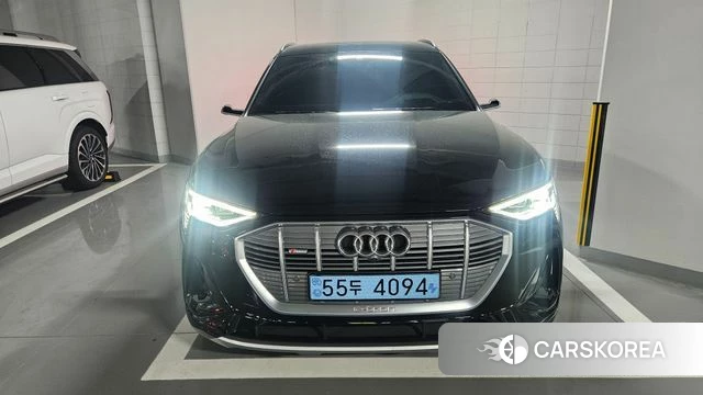 Audi e-Tron 2022 Черный из Кореи