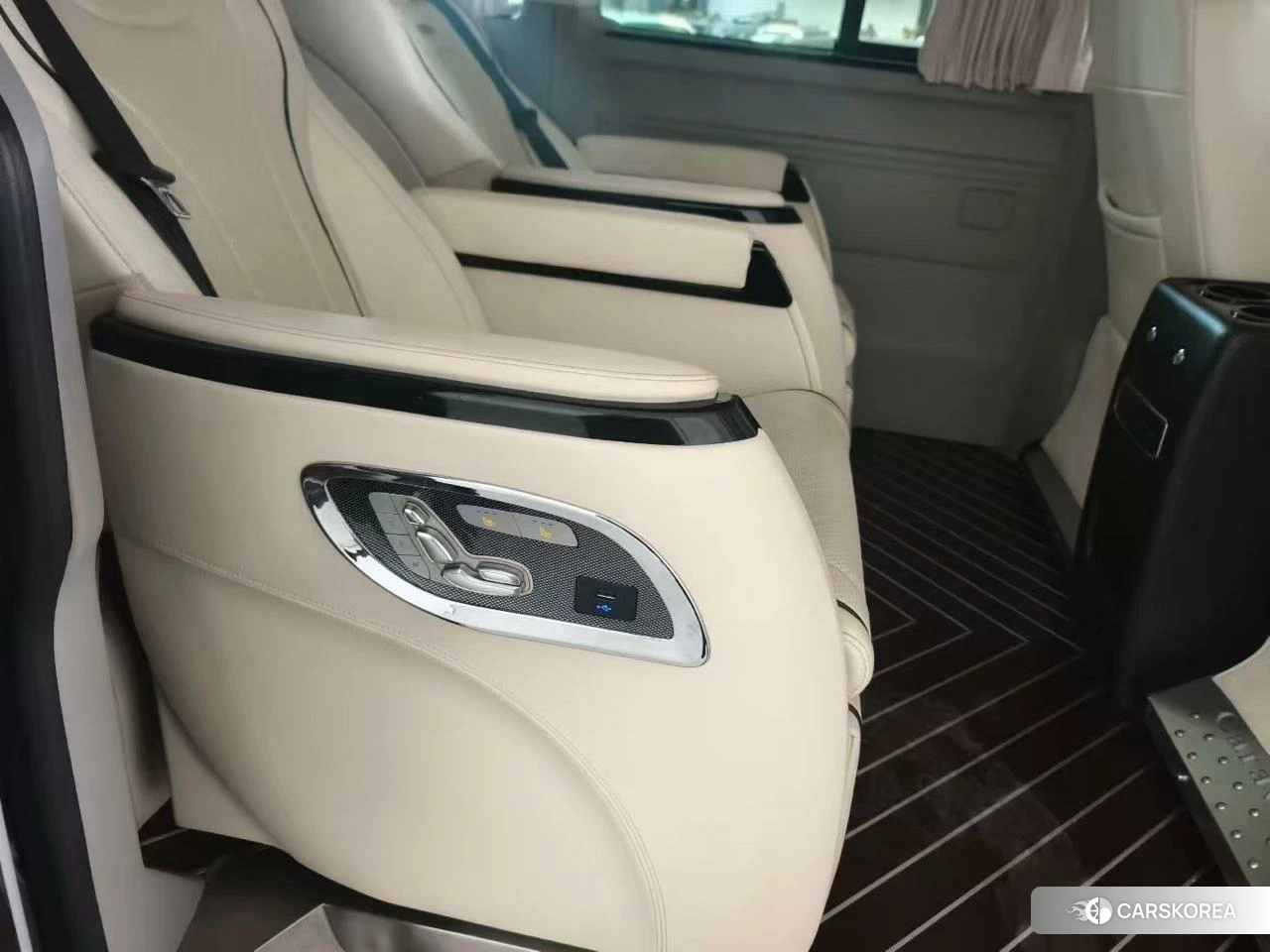 Volkswagen Caravelle 2019 Коричневый из Китая