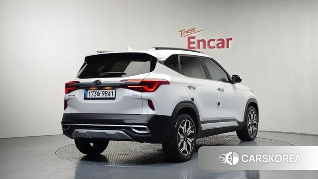 Kia Seltos 2021 Белый из Кореи