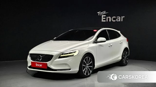 Volvo V40 2018 Белый из Кореи