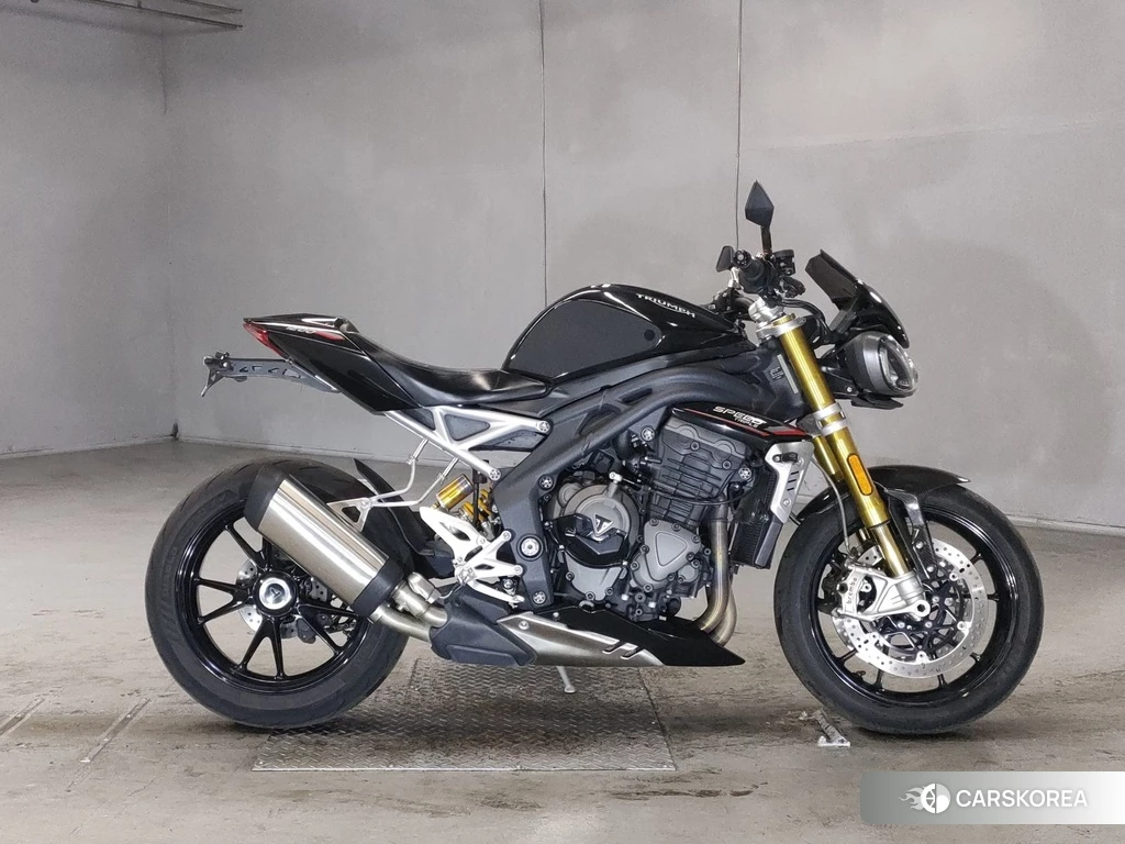 Проданный Triumph SPEED TRIPLE 1200RS 2022 из Японии, фото 2