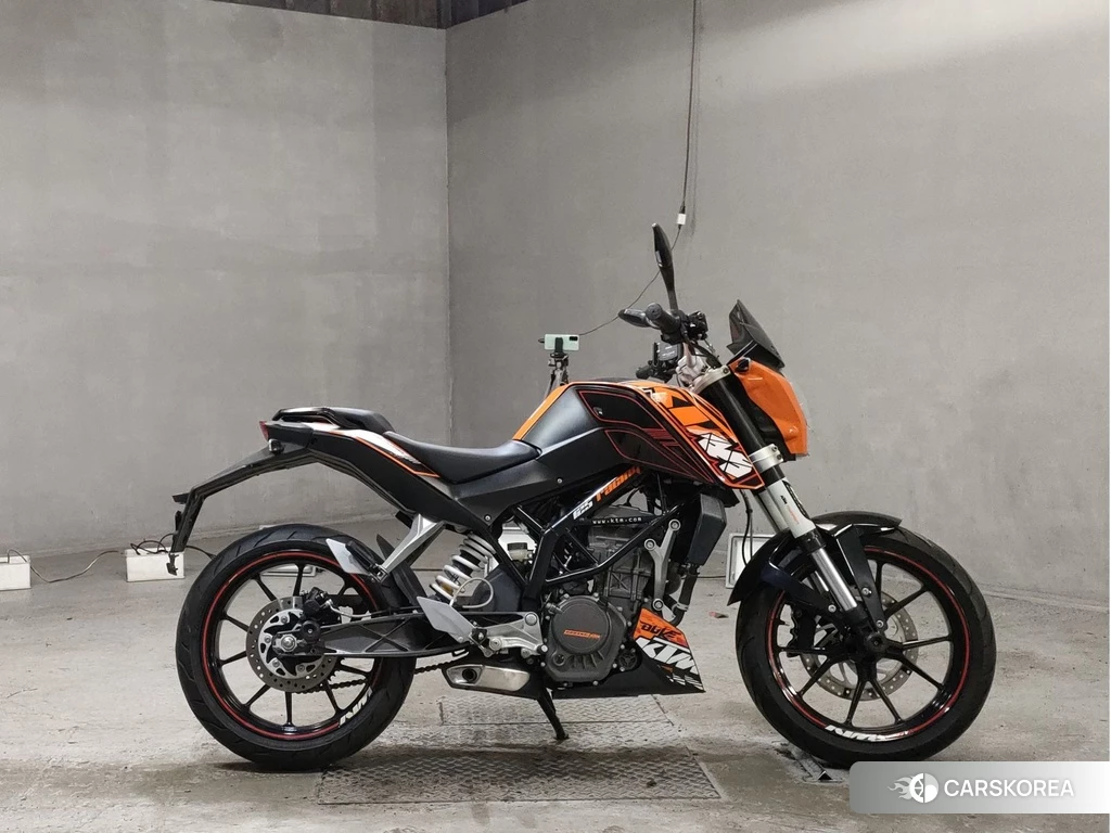 Проданный KTM 125 DUKE 2011 из Японии, фото 2