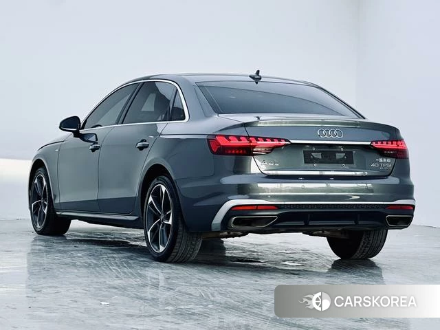 Audi A4L 2022 Темно-серый из Китая