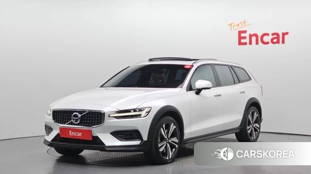 Volvo V60 Cross-Country 2nd Generation 2019 Белый из Кореи