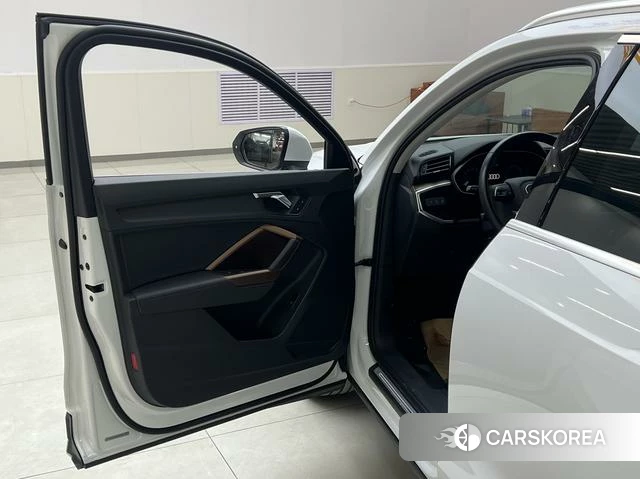 Audi Q3 2021 Белый из Китая