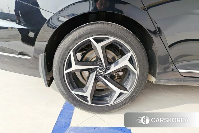 Volkswagen Passat 2023 Черный из Китая