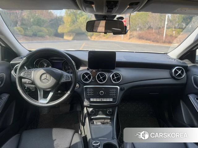 Mercedes-Benz GLA 2019 Белый из Китая
