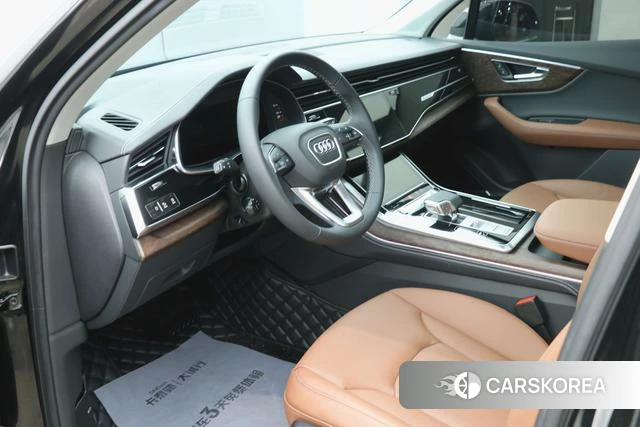 Audi Q7 2025 Черный из Китая