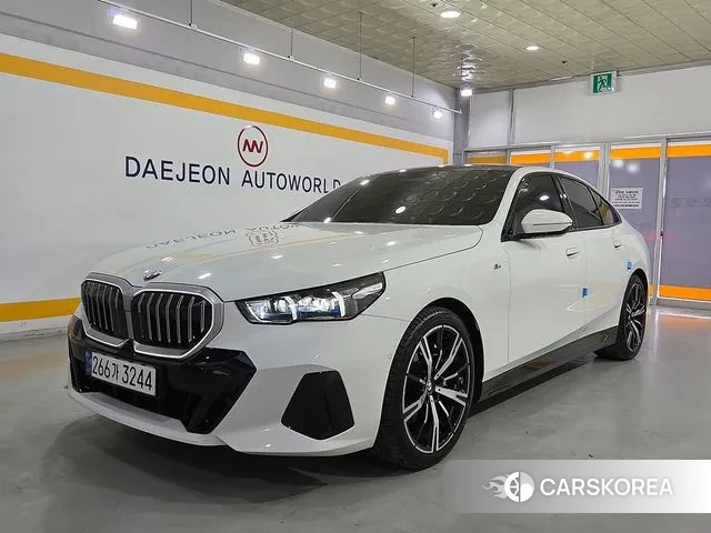 BMW 5 Series (G60) 2023 Белый из Кореи