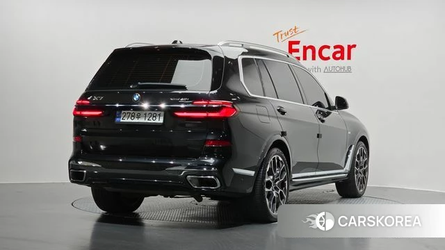 BMW X7 (G07) 2024 Черный из Кореи