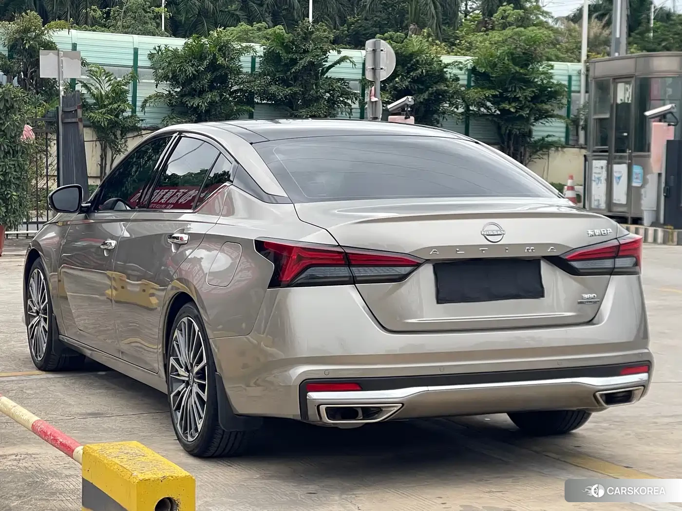 Nissan Altima 2023 Champagne/brown из Китая