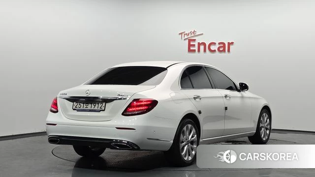 Mercedes-Benz E-Class W213 2019 Белый из Кореи