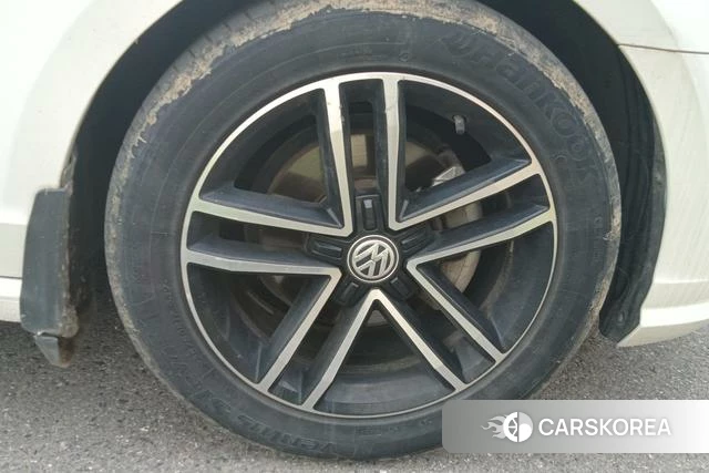 Volkswagen Lingdu 2021 Белый из Китая