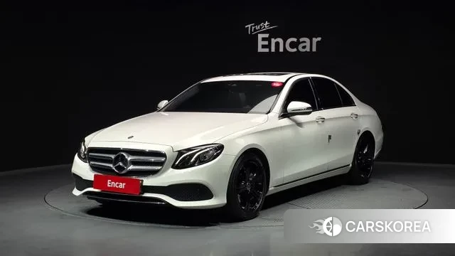 Mercedes-Benz E-Class W213 2018 Белый из Кореи