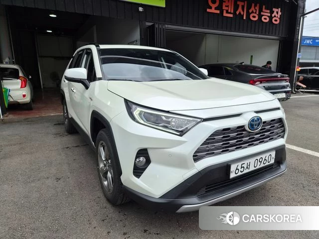 Toyota RAV4 5th Generation 2019 Белый из Кореи
