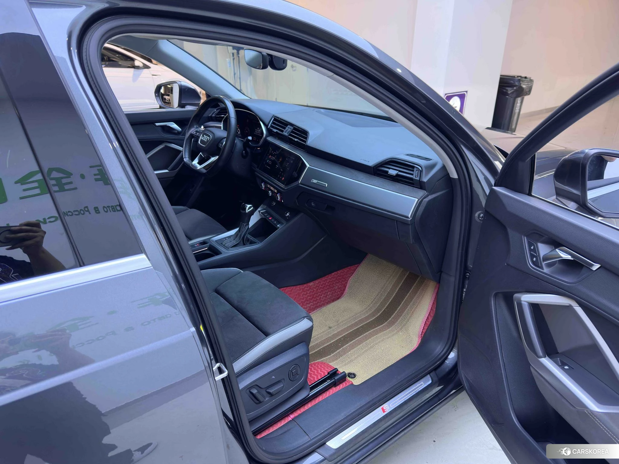 Audi Q3 2022 Темно-серый из Китая