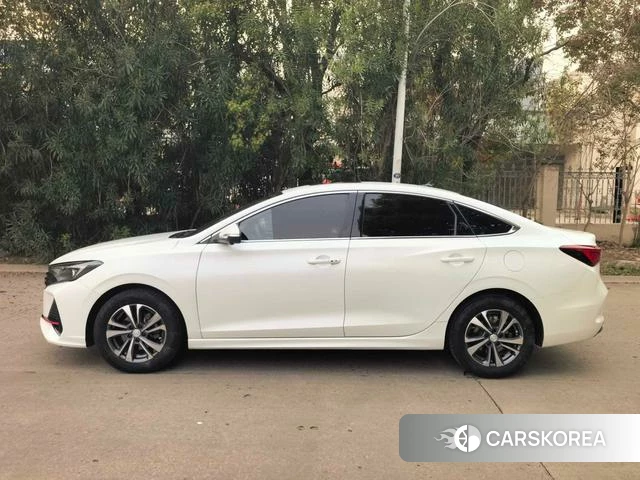 Chang'an Yidong 2023 Белый из Китая