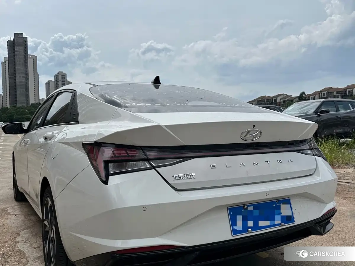 Hyundai Elantra 2022 Белый из Китая
